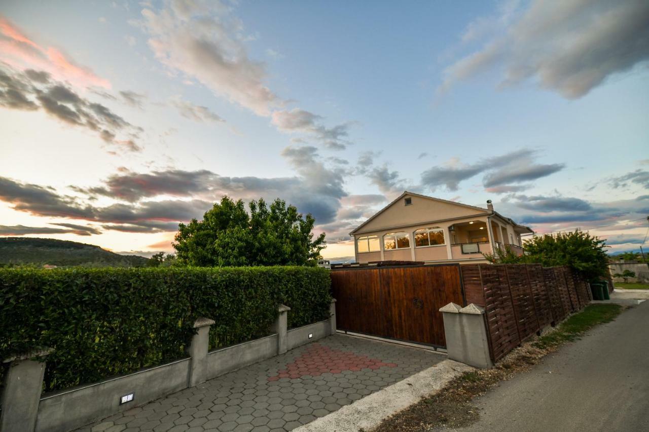 Kuca Za Odmor Lukic Villa Donje Rastane Exteriör bild